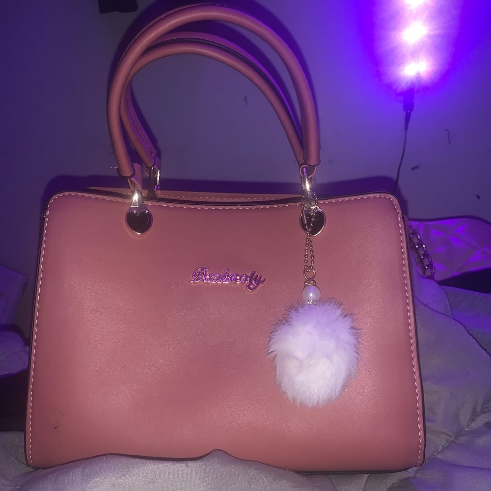 i got this purse, i don’t like it, i touched it once. please take it.